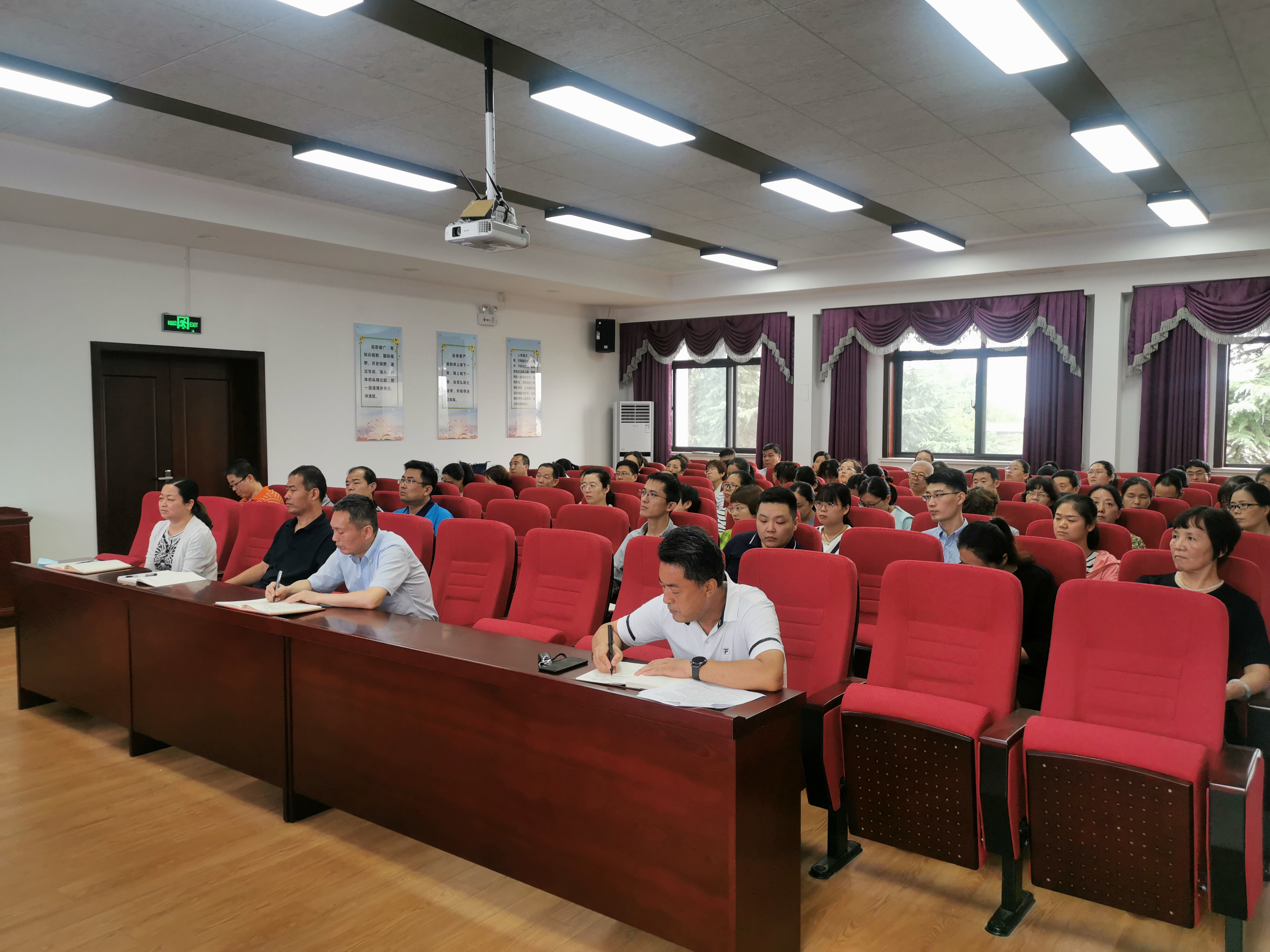 ce4285940fe14decb481d284ac2137de.jpg